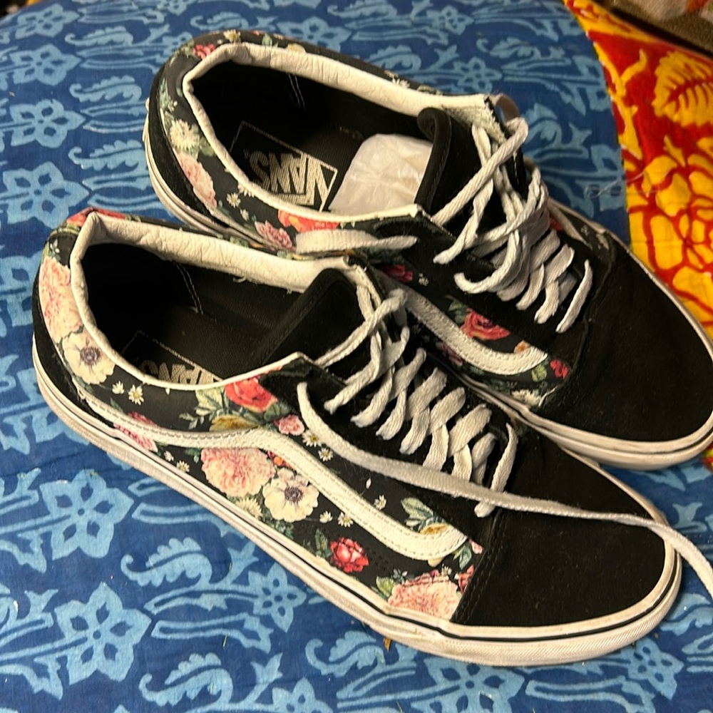 Vans mens 10.5 womens 12 floral and suede sneakers